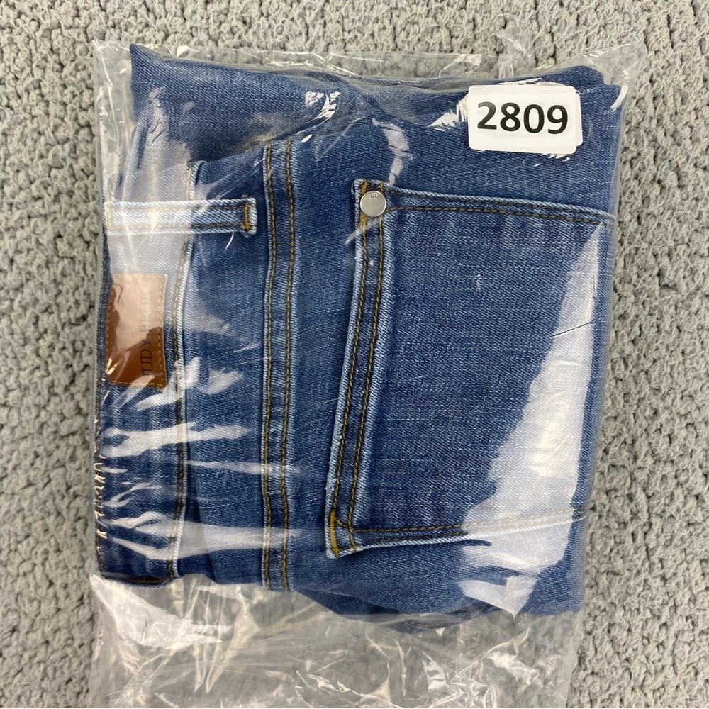 Judy Blue Women's Relaxed Fit Ankle Stretch Denim Jeans  |  Size:  3/26 - Picture 14 of 14
